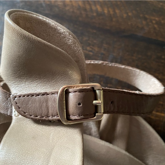 Earth Ivy Symphony Sand Nubuck Sandal Block Heels size 7 - Picture 7 of 16